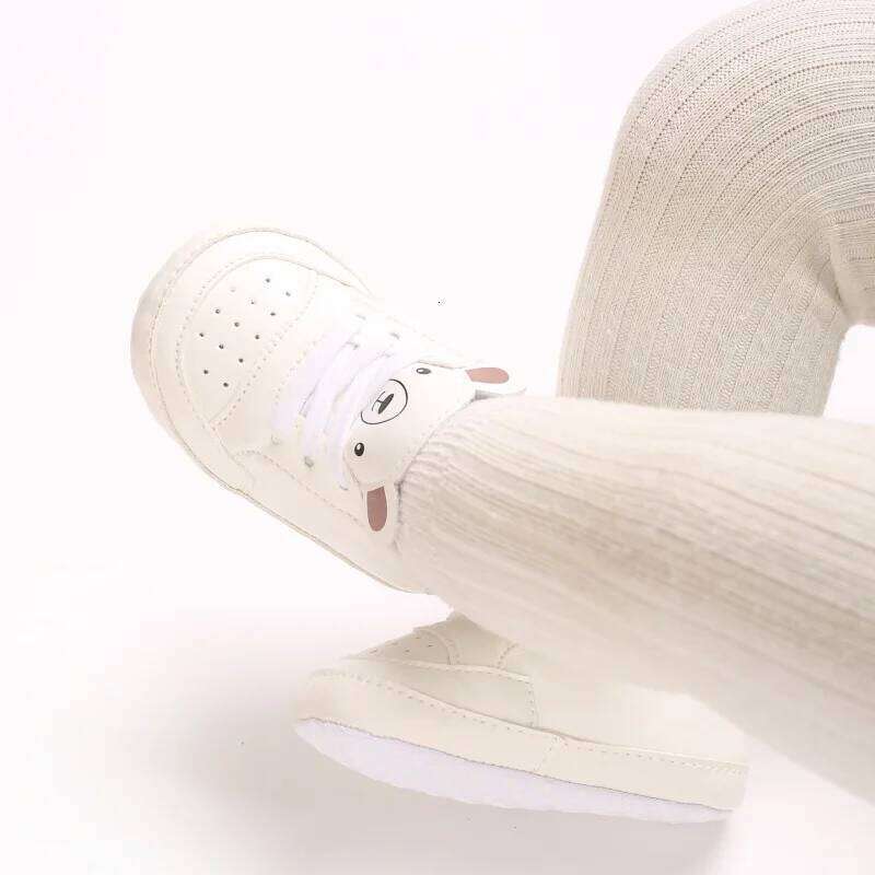 Comfortable Beginner Walking Shoes Breathable Fabric Soft Sole Design Suitable for All Seasons Indoor And Outdoor