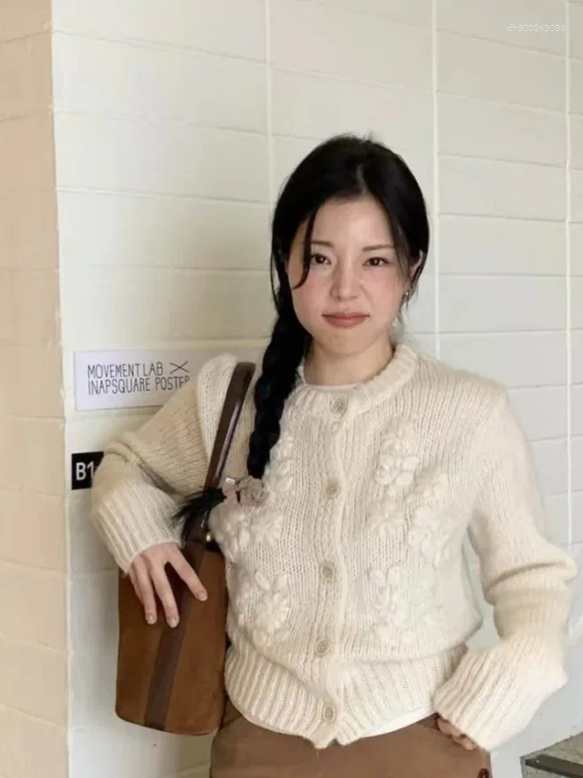 Women's Wool Korean Sle High-End Sweater Jaet Sweet 3D Flower Round Ne Knitted Open Cardigan Top For Autumn Season