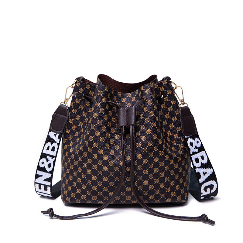 Bucket Bag Designer Bag Women Large Capacity New Trendy Personality Drawstring Commuter Bag Fashion Trendy Free Shipping Single Shoulder Luxury Bag Cr