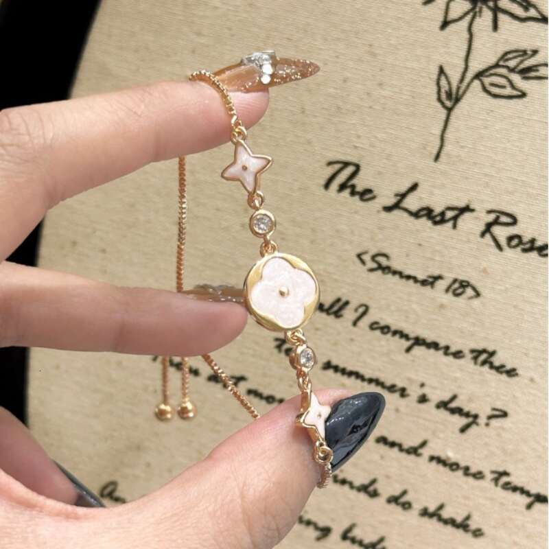 Charm Bracelet Designer for women Luxury Bracelets jewelry Copper plated with 18K gold High quality fashion charms hand Chain Holiday and vacation gif