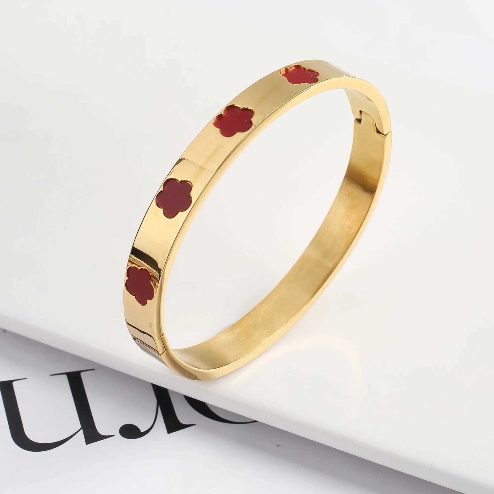 Bracelet Cute Flower Jewelry Steel New Plum Stainl Bloss Five Wens Waterproof Accories Luxury Gift S250912 SAW33.