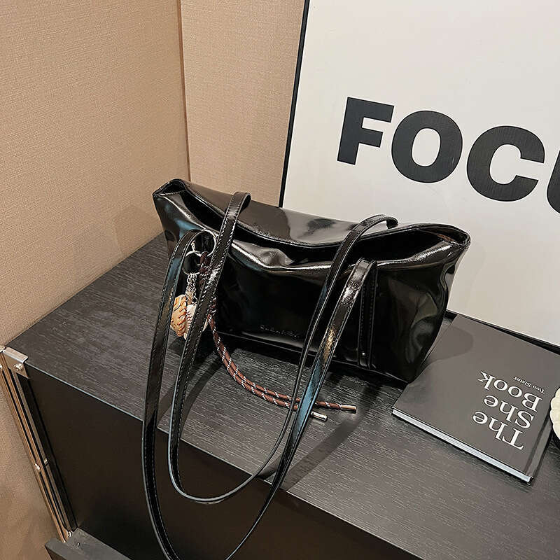 Korean Style Niche Underarm for Women 2025 New Trend Handheld Commuter Simple Designer Bags Large Capacity Shoulder Bag