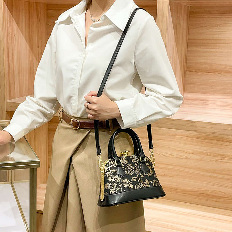 2025 New Women's Single Shoulder Crossbody Fashion Pillow Internet Celebrity Box Bag Shell Handbag