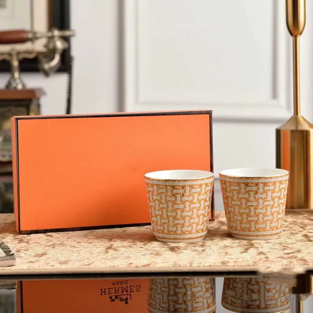 Luxury New fashionable couple pairing ceramic coffee cup Christmas themed gift box with fun trendy and creative patterns Y250913a