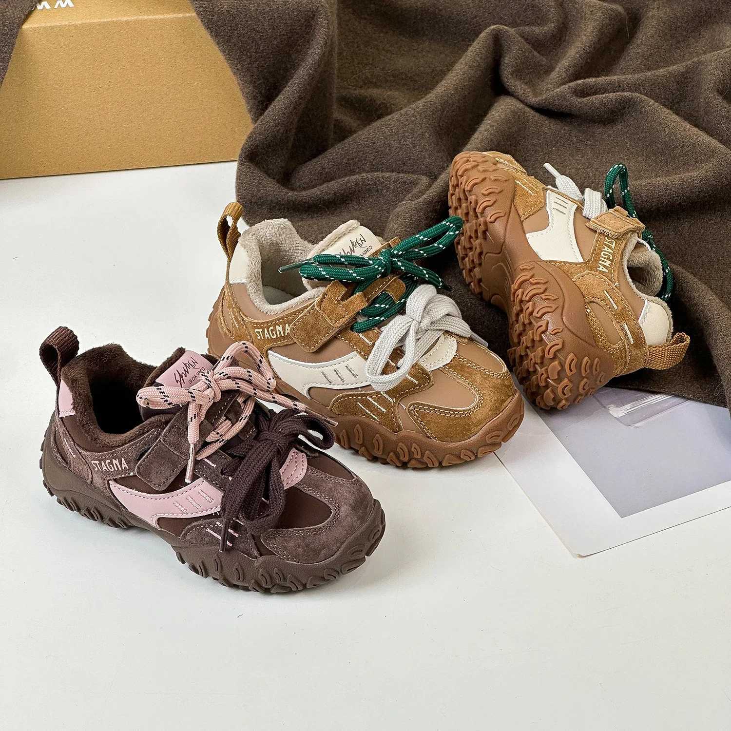 Winter Children Boys Girls New Casual Retro Double Lace Anti Slip Velvet Cotton Shoes Kids Toddler Genuine Leather Running Shoes Y250912