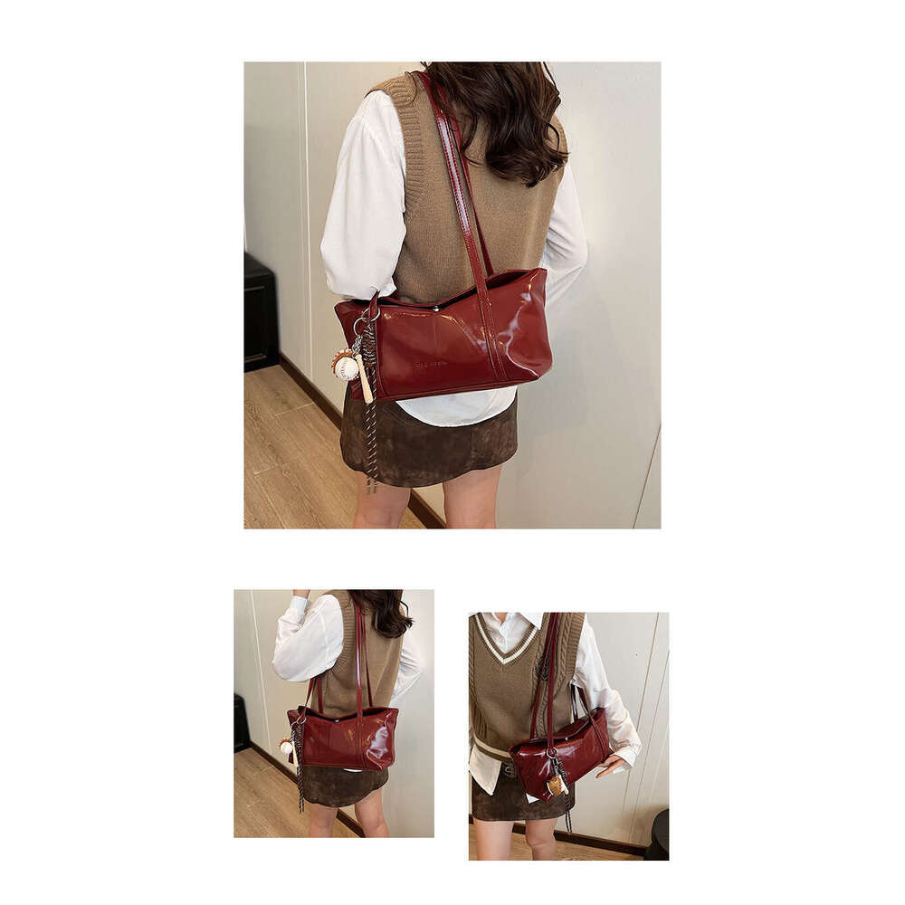 Korean Style Niche Underarm for Women 2025 New Trend Handheld Commuter Simple Designer Bags Large Capacity Shoulder Bag