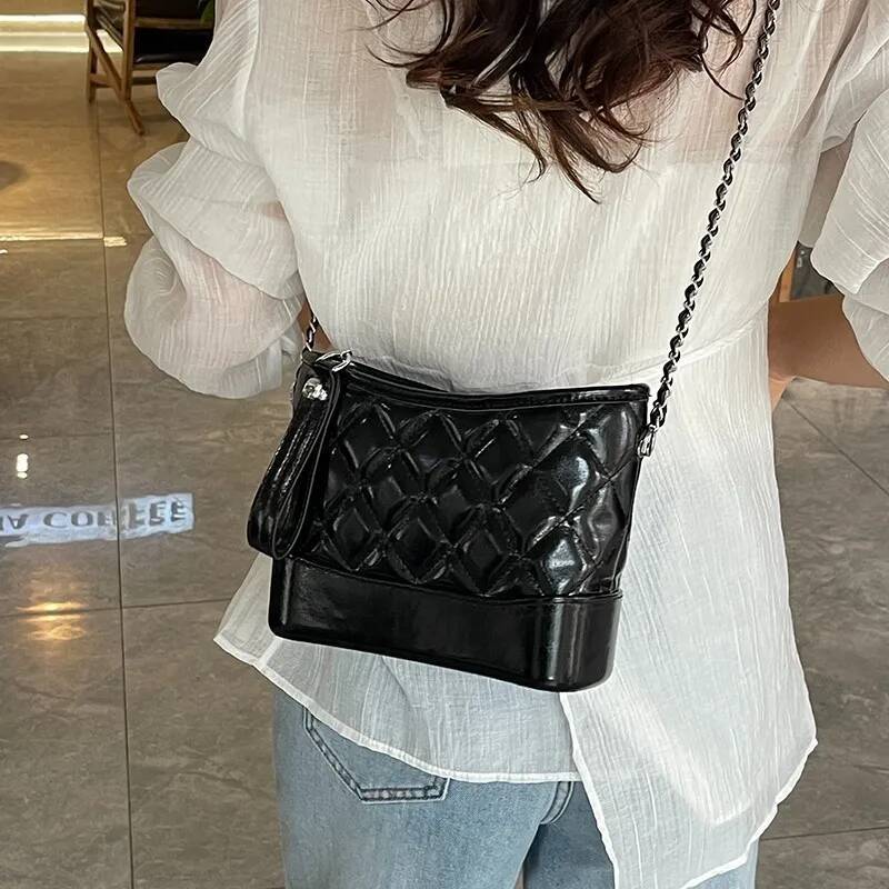 New Luxury Quilted Chain Bucket Bag Designer Women's Fashion Bohemian Style Diagonal Shoulder Commuter