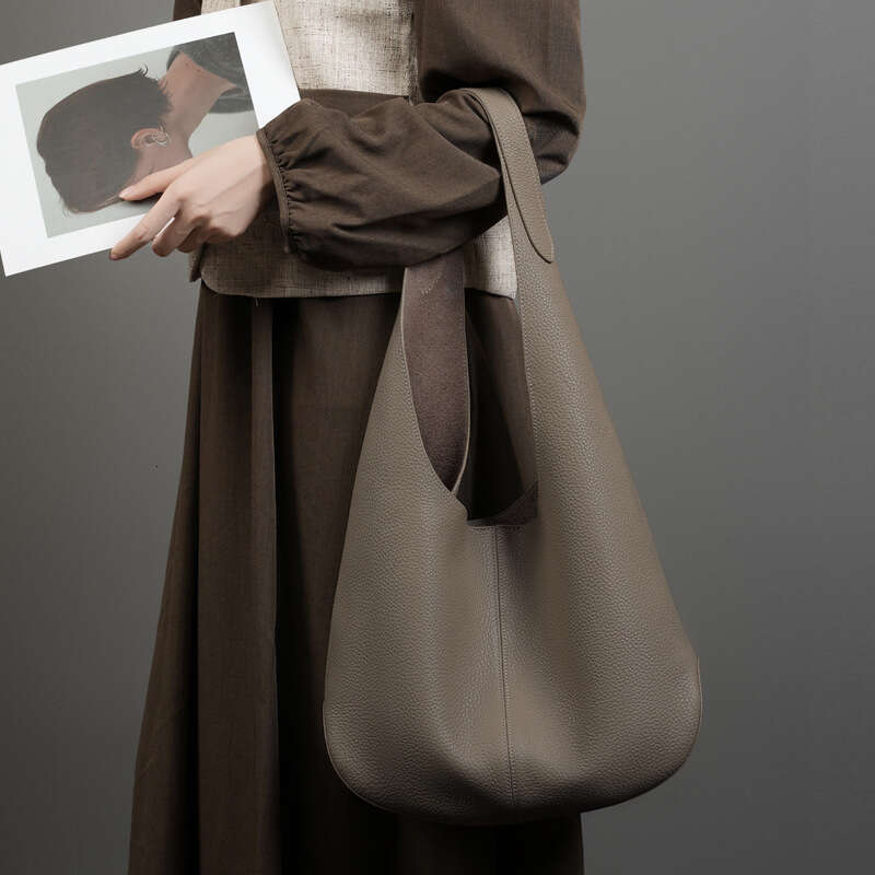 New Korean Internet Celebrity Women's Bucket Large Capacity Top Layer Tote High-End Feel Underarm Single Shoulder Genuine Leather Bag B5