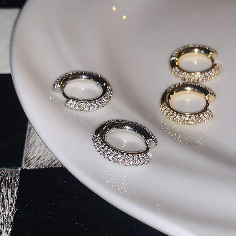Ins Fashionable Super Shiny Rhinestone Hoop Earrings Minimalist Style Hoops Ear Clips High-end Elegant Light Fashion 2022