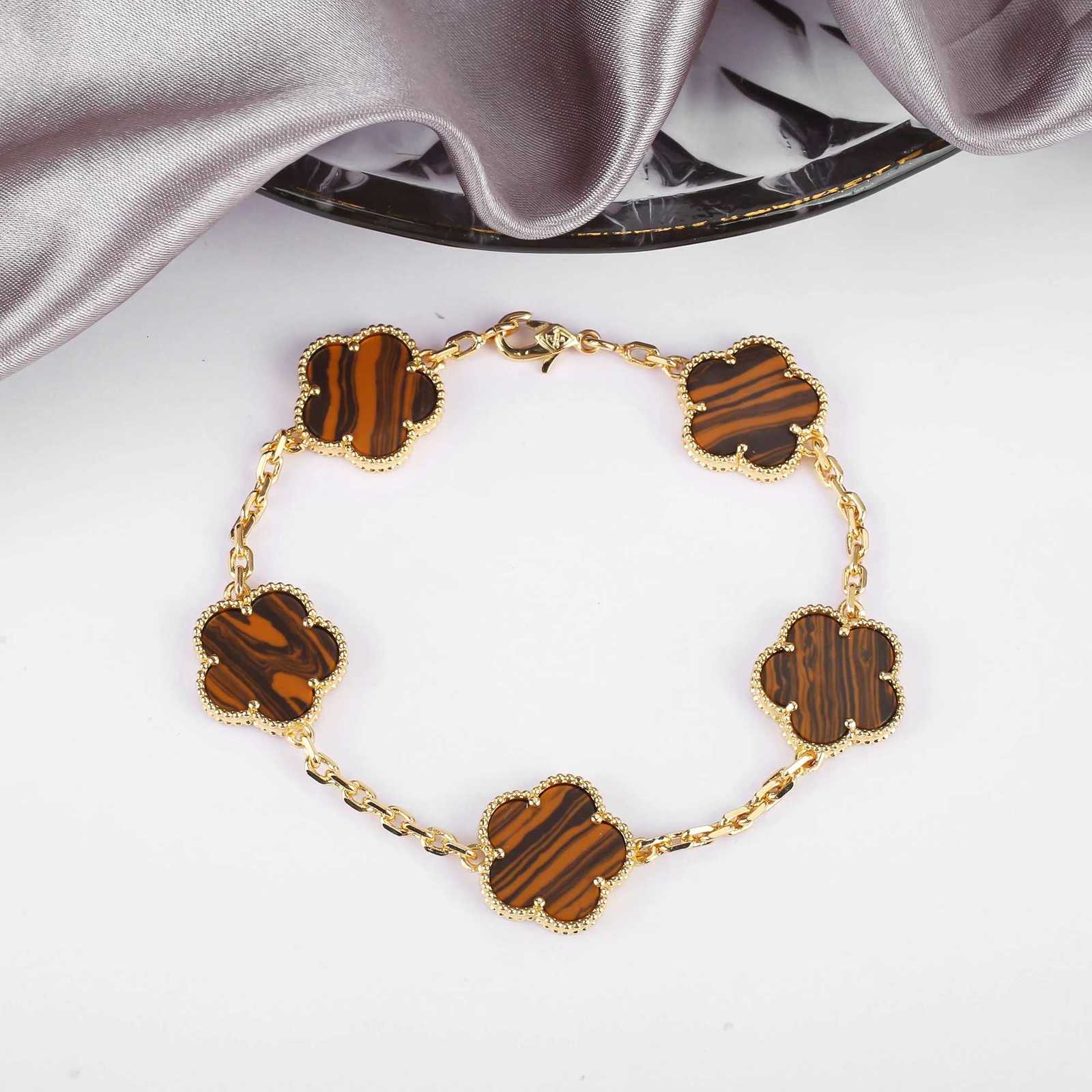 Shell Premium 15mm Natural Stone White Hot Five Flower S Bracelet Gold Silver Lucky bangle For Wen Girls Party Daily S250912 SAD03