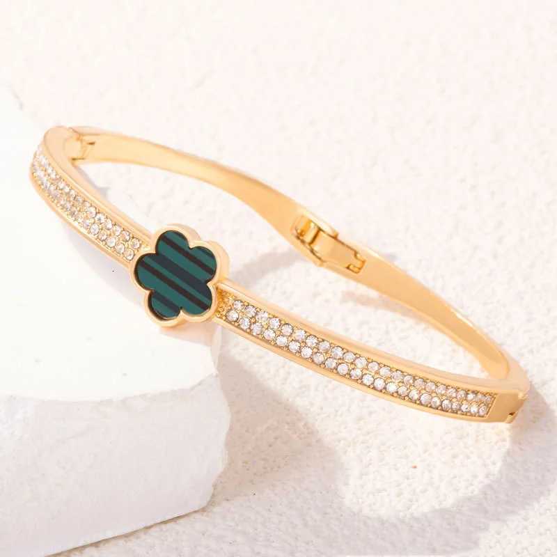 Exquisite Bracelet Plated 2024 FiveLeaved Flower Trend Wens High Gold Quality Inlay Zircon Luxury Open Mouth Bangle S250913