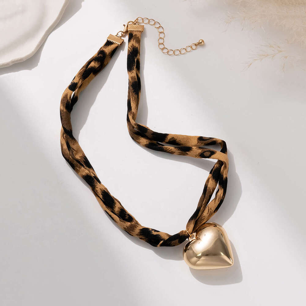 Heart Necklace Trendy Exaggerated Leopard Print Jewelry for Women Unique Design Sweet Cool Spicy Girl Pendant
