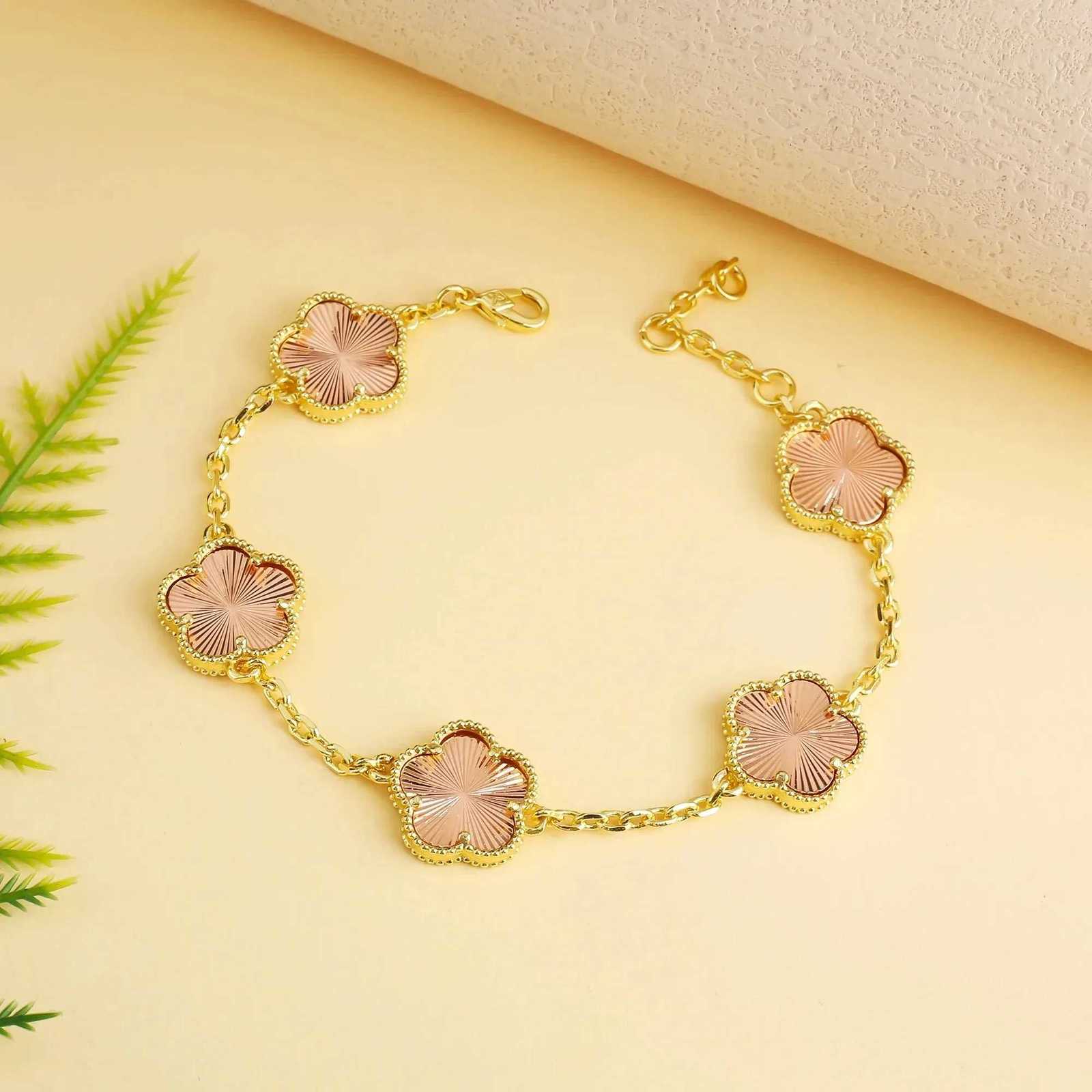 Classic simple fashion five flower pendant bracelet Natural stone pendant wens party daily wear jewelry S250912 SA3