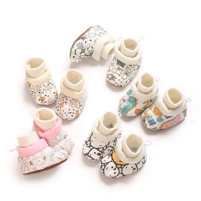 Autumn winter plush shoes with soft soles and cotton insulation newborns, comfortable baby boots for 0-1 years old