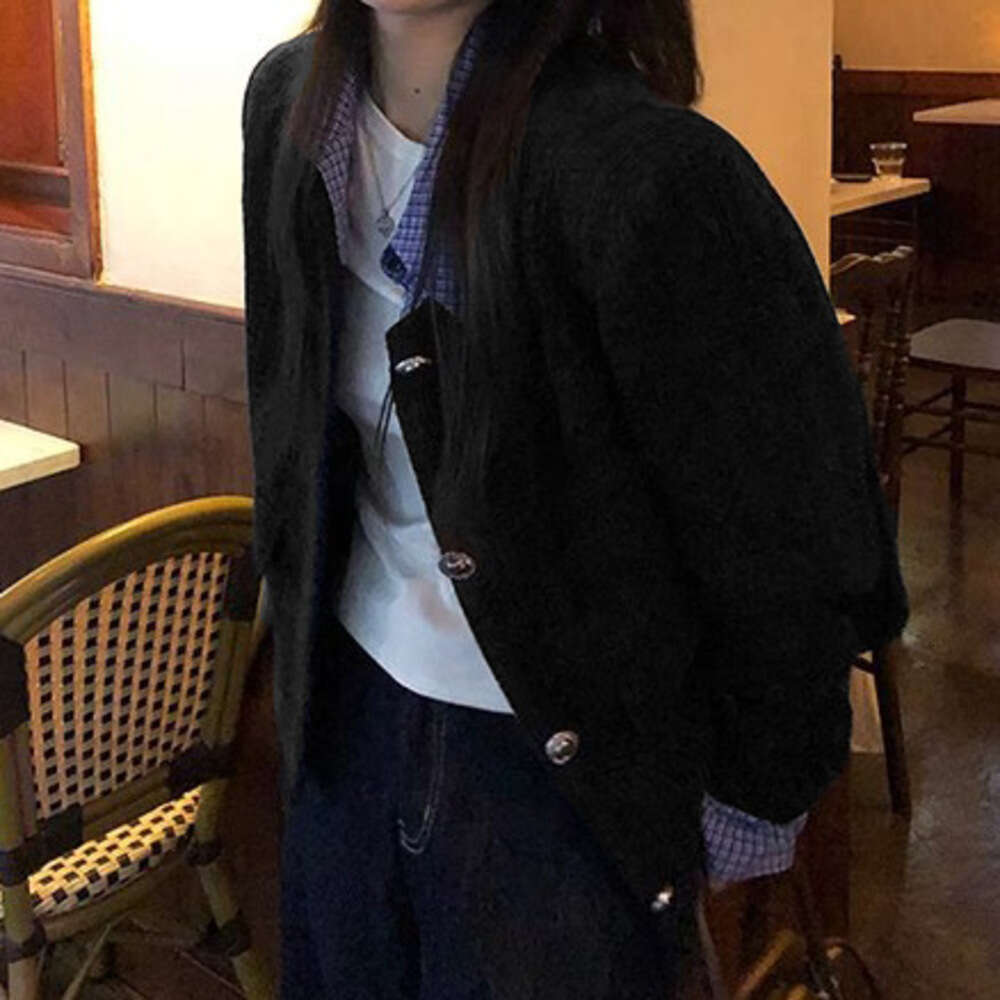 DHEssentials 2025 Autumn New French Socialite Fake Two-Piece Chanel-Style Short Coat for Women with High-End College Style and Elegant Top