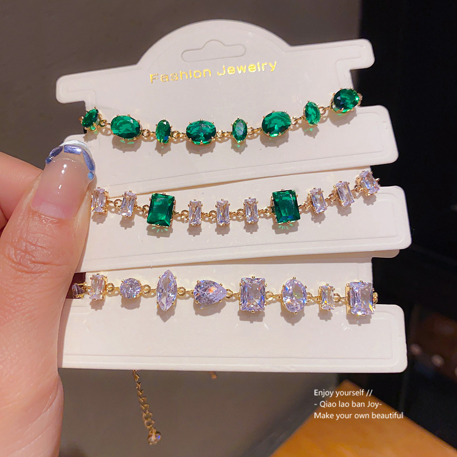 Gold - Toned Bracelet With Colorful Heart - Shaped Crystals Delicate Daily & Elegant Jewelry Gift For Her Dainty And Vibrant Accessory