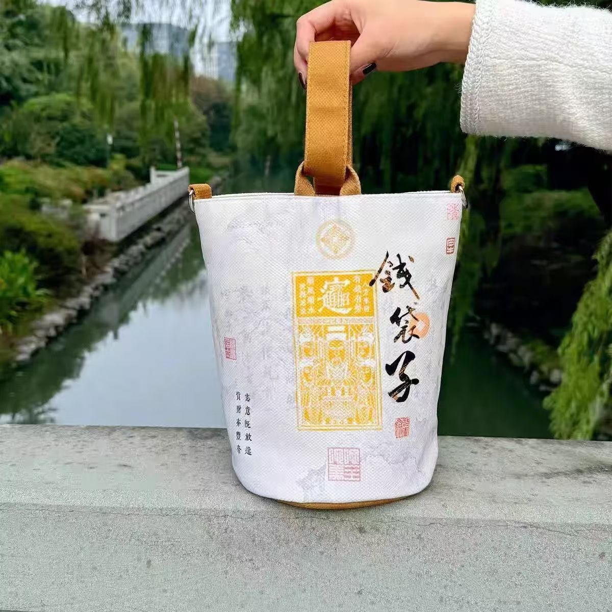 Golden Snake New Year Snake Full Snake Designer Bag Beauty New Luxury Free Shipping Bag Year Red Money Bag Scenic Storage Bucket Cultural Innovation N