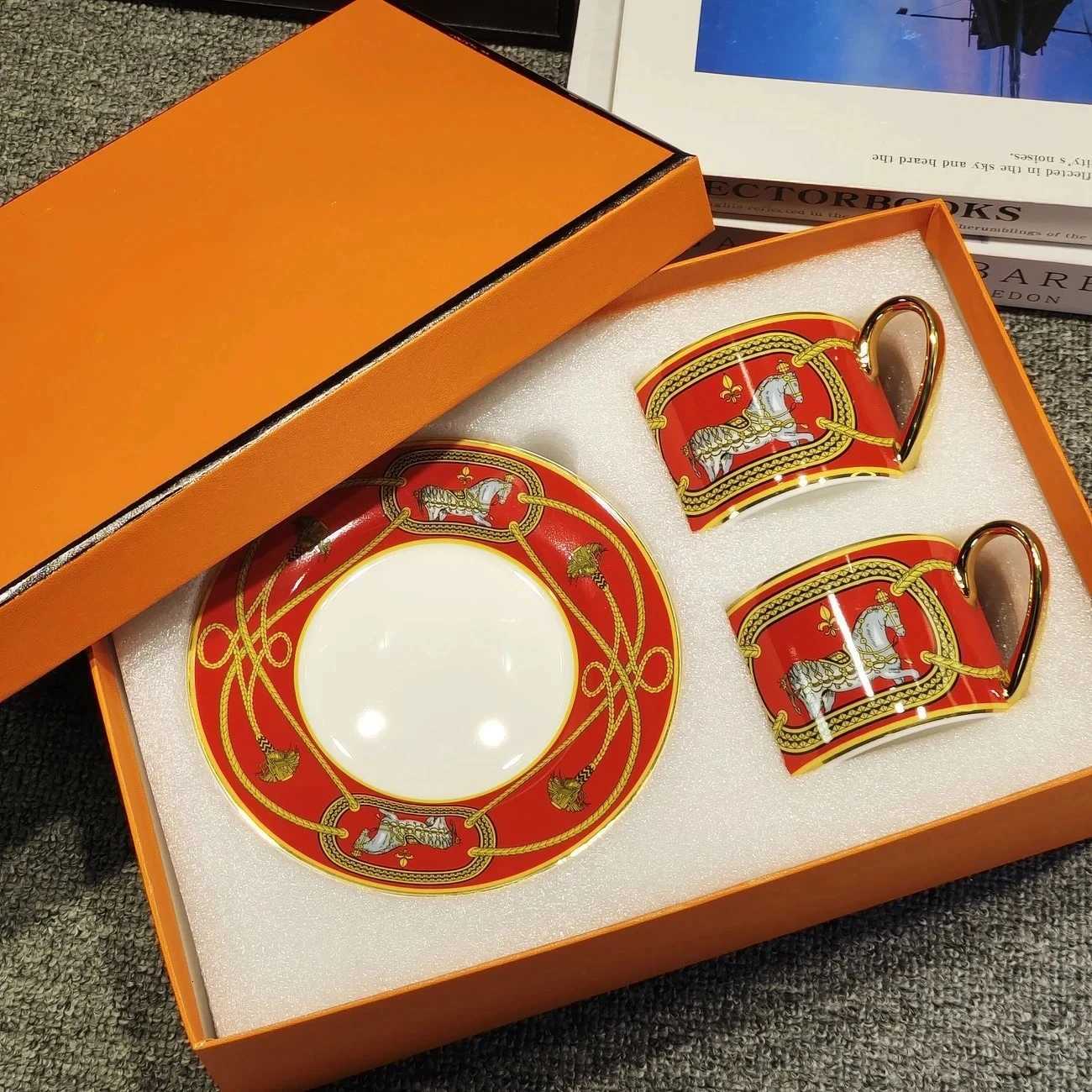 Luxury European Style Coffee Cups and Saucers Set Afternoon Tea Bone China Cups and Saucers Gift Box Set 2 Cups and 2 Saucers Y250912