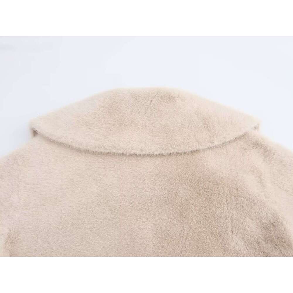 DHEssentials French Style Chanel-Inspired Shearling One-Piece Large Lapel Short Long-Sleeve Fur Coat