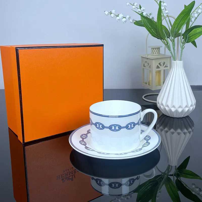 Luxury Bone China Coffee Cup And Plate H Home Set Creative Tea Cup With Plate Household Simple Flower Tea Ceramic Home Wedding Y250913
