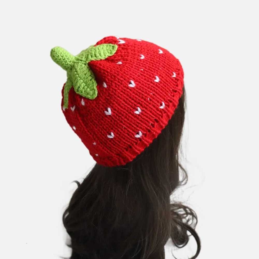 mon Creative Knitted Fruit Hat Warm Thick Strawberry Plover Soft Handmade Pineapp Beanie Skiing G250910
