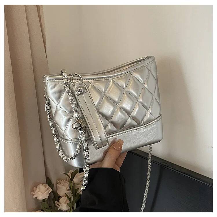 New Luxury Quilted Chain Bucket Bag Designer Women's Fashion Bohemian Style Diagonal Shoulder Commuter