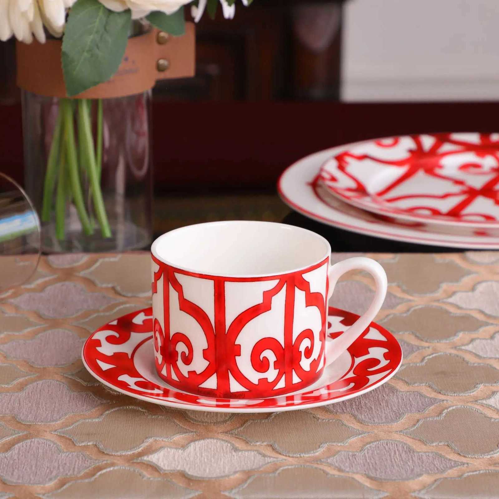 Luxury Bone China Coffee Cup And Plate H Home Set Creative Tea Cup With Plate Household Simple Flower Tea Ceramic Home Wedding Y250913