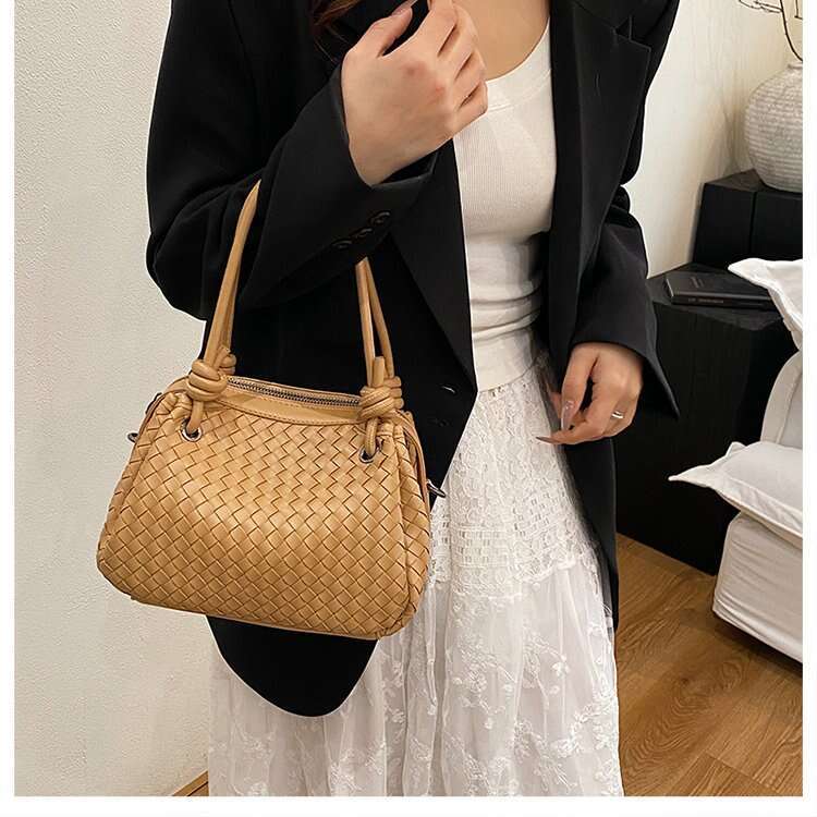 Designer Bag Tote Bag Shoulder Bag Women New Summer Trend Woven Bucket Niche Designer Commuter Handbag Crossbody Bag