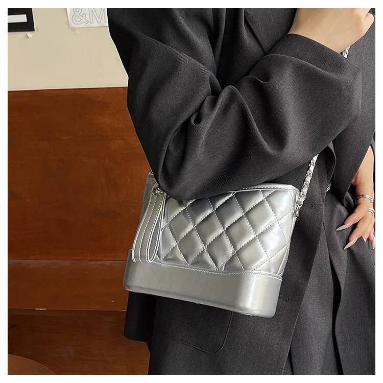 New Luxury Quilted Chain Bucket Bag Designer Women's Fashion Bohemian Style Diagonal Shoulder Commuter
