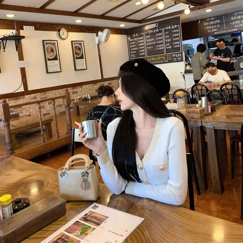 DHEssentials Chanel Style Knitted for Women 2025 Autumn New Slim Fit High Waist V-Neck Short Fashionable Cardigan