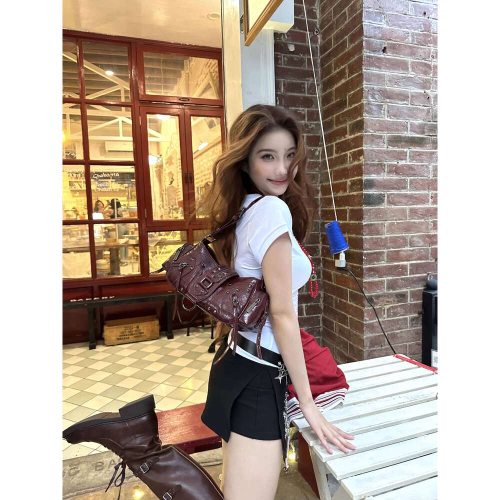Designer Bag Tote Bag Shoulder Bag Cultivator Niche Design Hot Girl Oil Wax Leather Single Shoulder Crossbody Motorcycle Underarm Bag Winter New