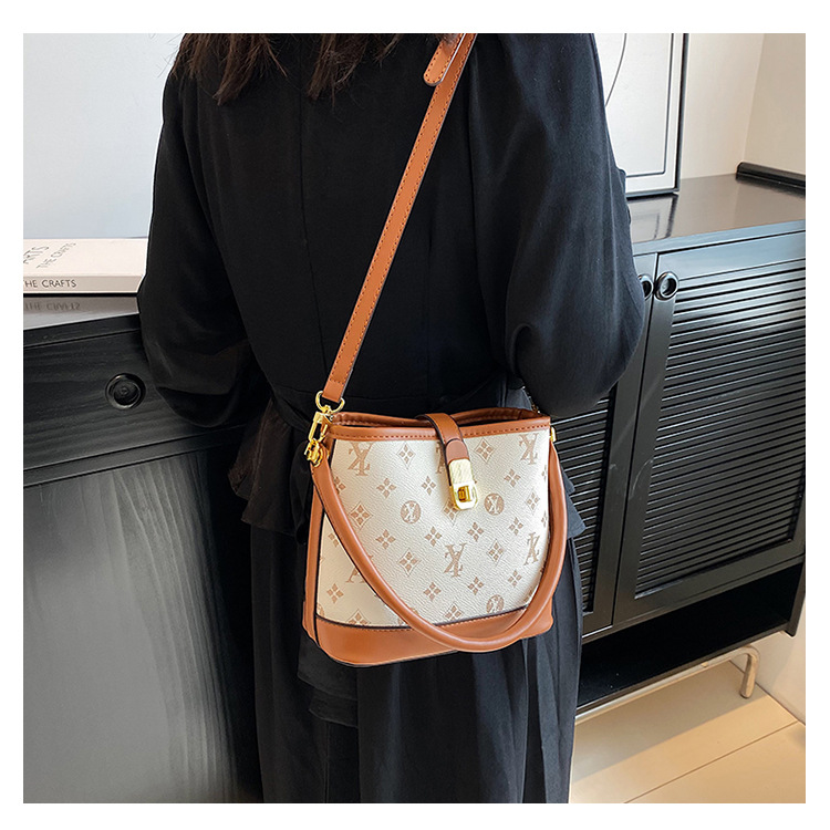 Autumn New Design Women Fashion Shoulder Bag Fashion Minimalist Premium Print Crossbody bag off-white coffee brown