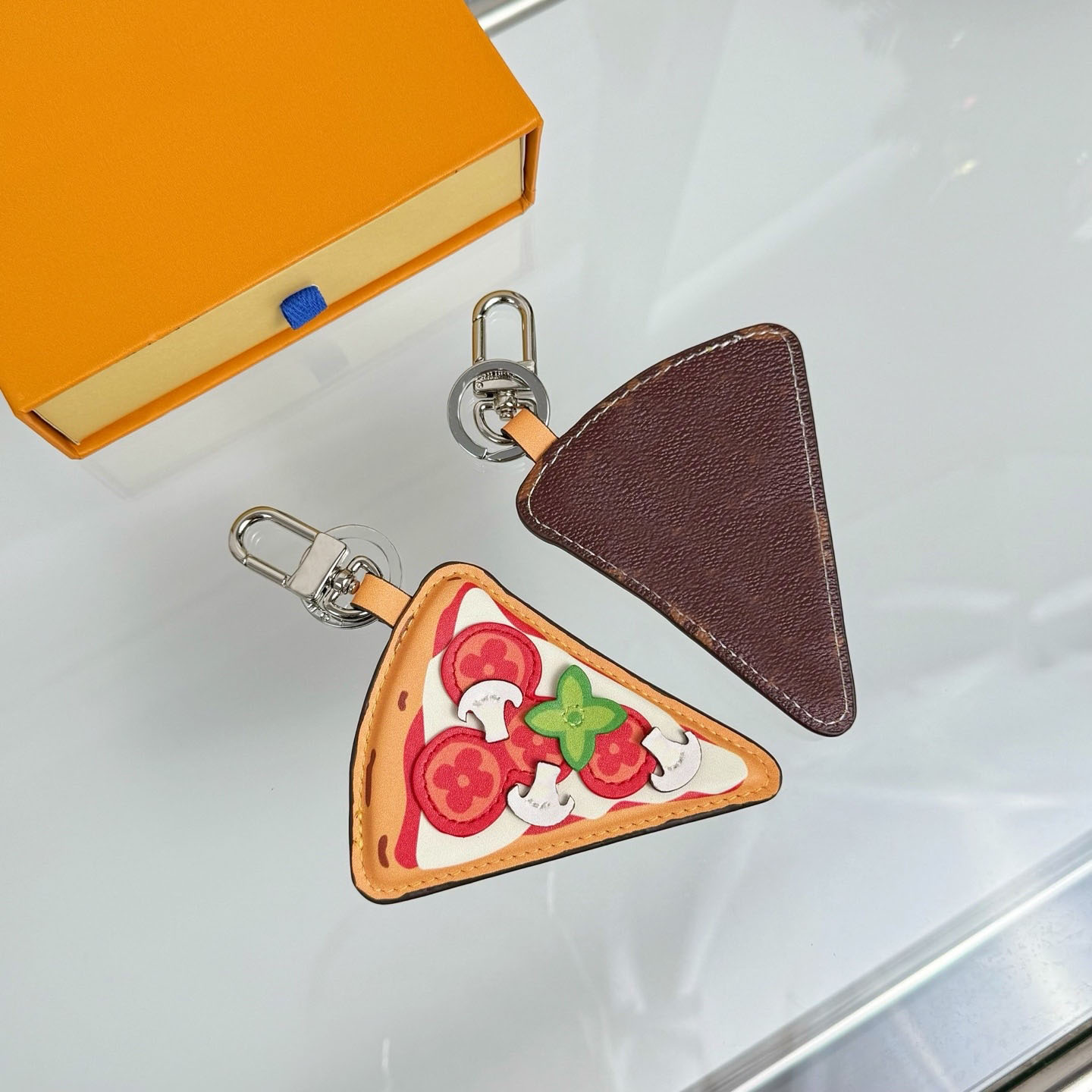 High quality Designer bag chain Charm Pizza Bag Charm Fashion Womens Keychain Vintage Cool Hamburger Refreshing Style Keychain Hangings