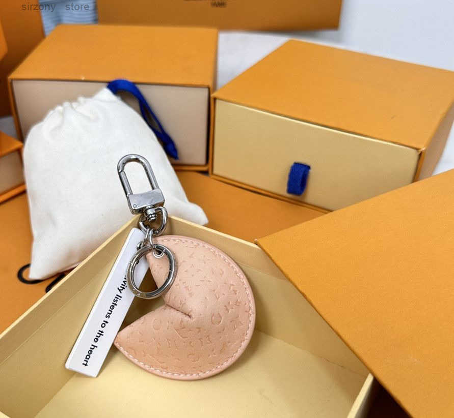 PU Leather Keychain Charms Car Keychains Womens Keyrings and Keychains Decorative Bag Hanging Ornament Lightweight Car Flower Charm Z250911