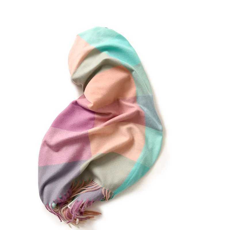 2025 New Egant Plaid Striped Scarf Wen Fashion Large Wrap Shawl Winter Warm Ladies Scarf Luxury Sty G250912