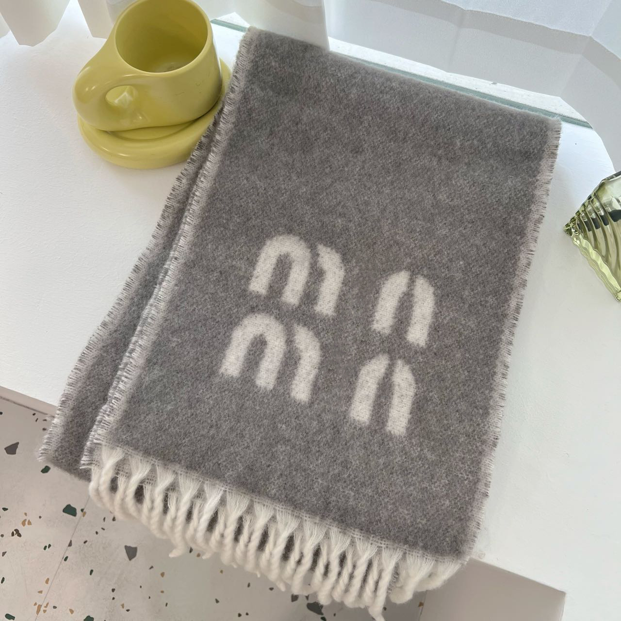 Womens luxury designer knitted warm cashmere fashion letter autumn and winter womens versatile comfortable touch casual neck scarf