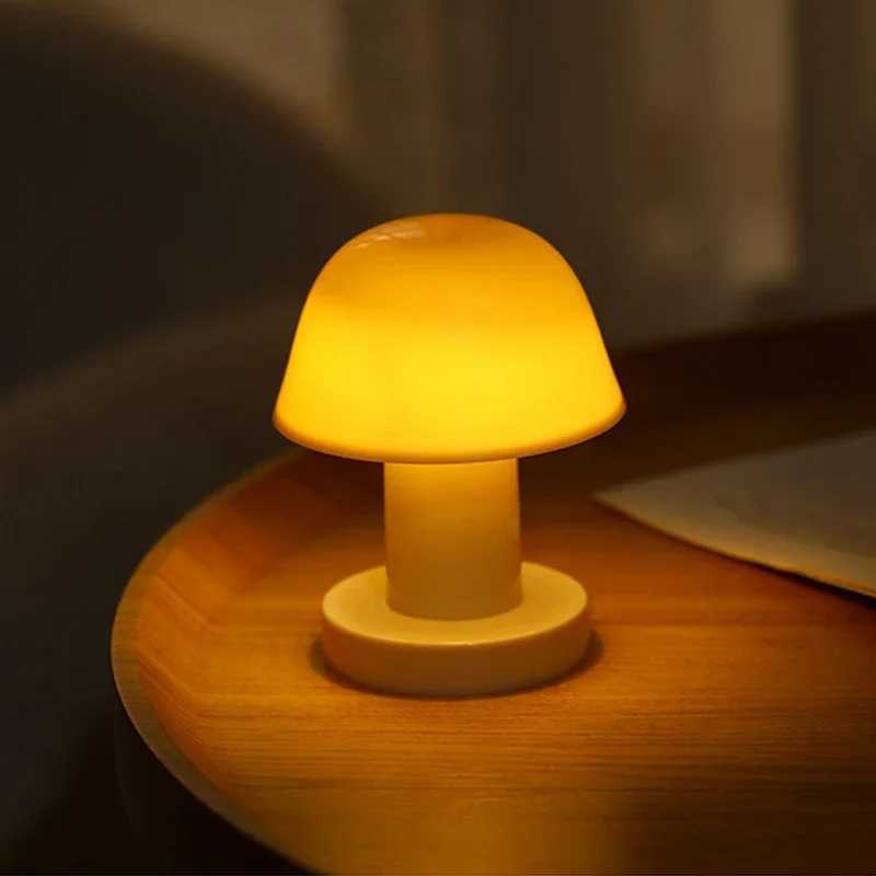 Mini Creative Mushroom LED Night Light Battery Powered Portable Desktop Sunset Night Lamp for Coffee Bar Bedroom Home Decor Gift C251122