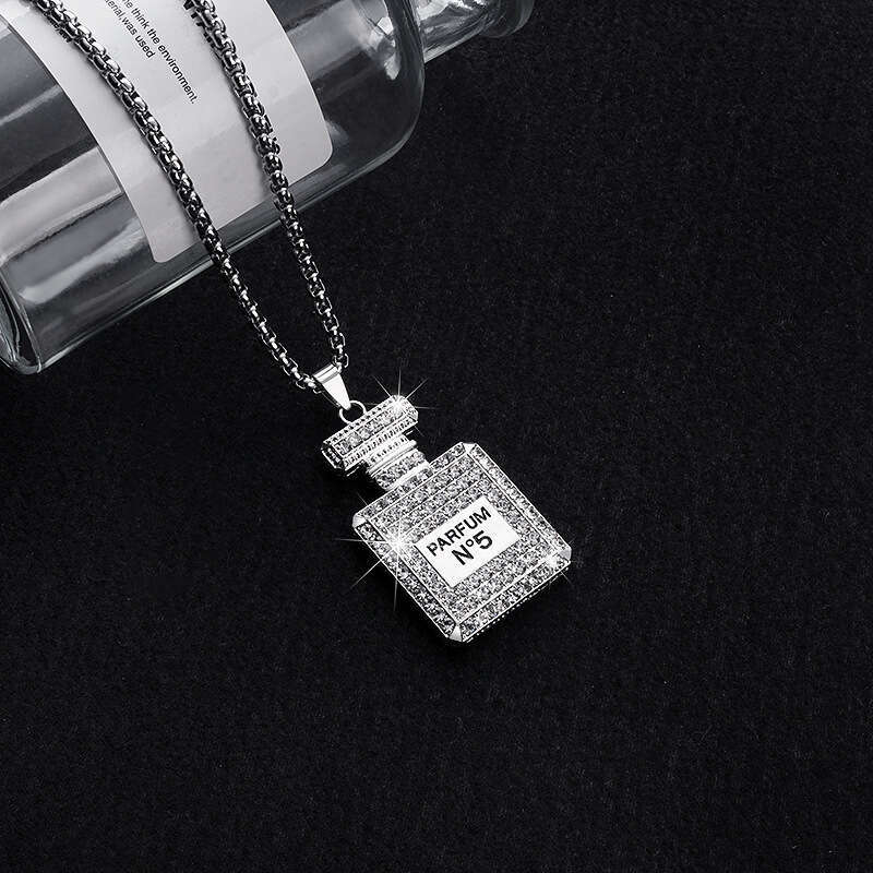 Full Dia Perfume Bottle Necklace for Women, Internet Celebrity Ins Trend, Hollow Pendant, Fashionable and Unique Sweater Chain, Sweatshirt Chain Acces