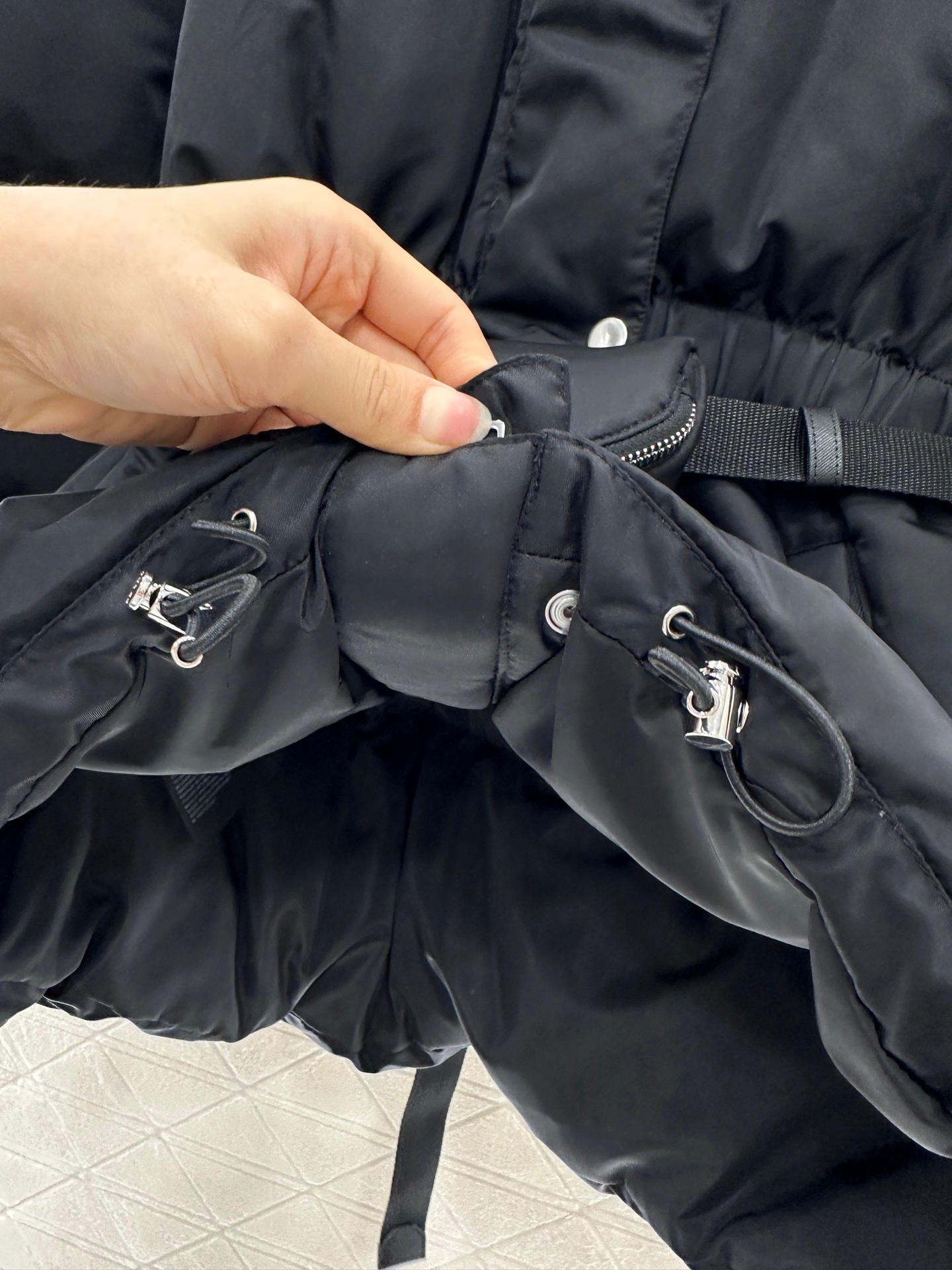 Chic Womens Insulated Parka with Fluffy Design