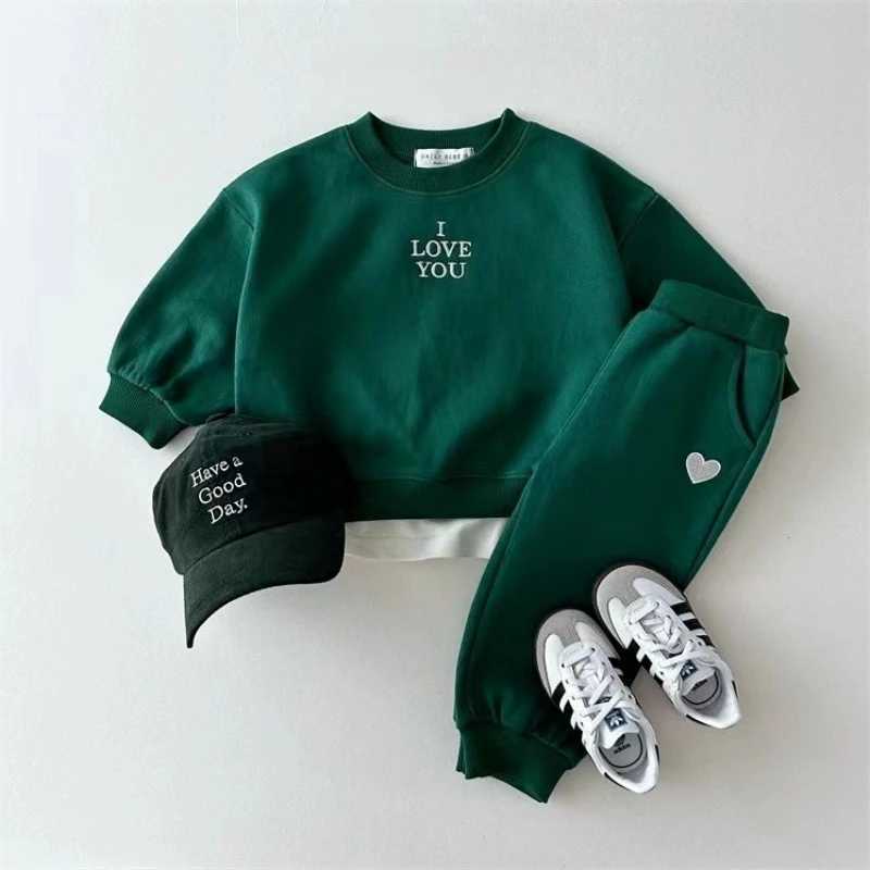 TZ2489 Korean Style Spring Autumn Childrens Clothing Set with Letter Heart Design Comfortable Sweatshirt And Sweatpants C250913