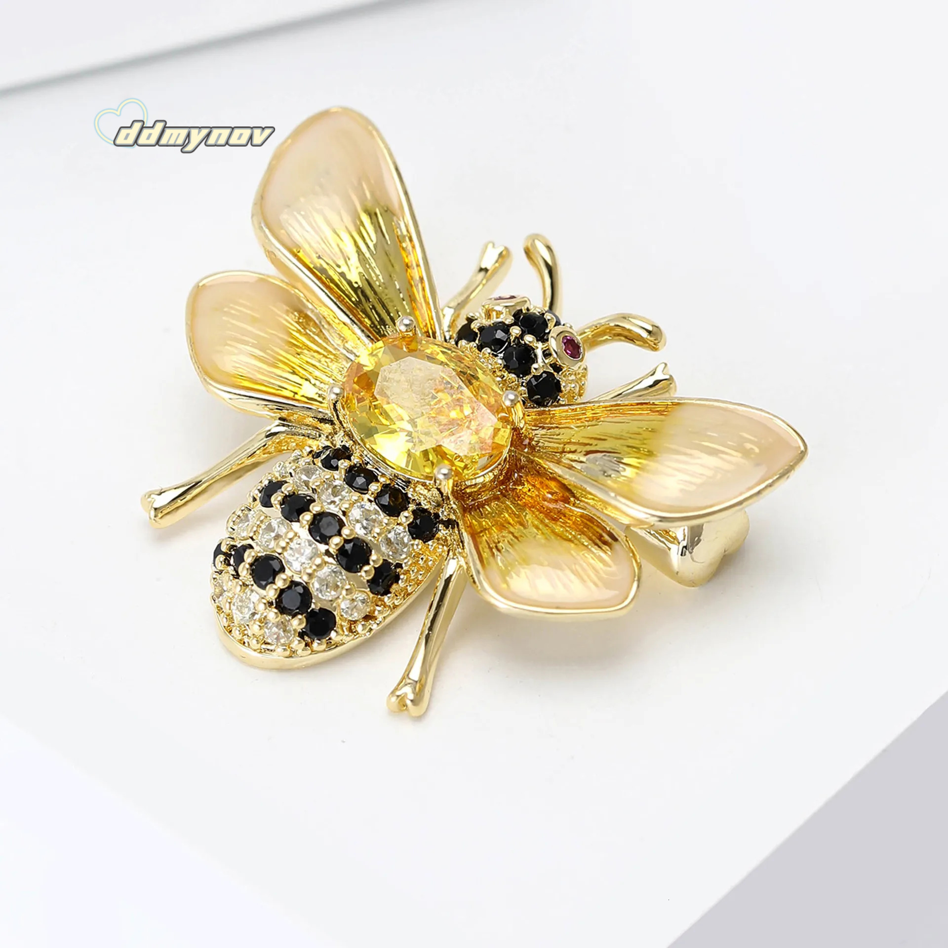 Gold Tone Rhinestone Bee Brooch With Yellow Gemstone, Black Onyx Pearl Accents Nature - Inspired Gift For Him/Her High Quality And Stylish Jewelry ddm