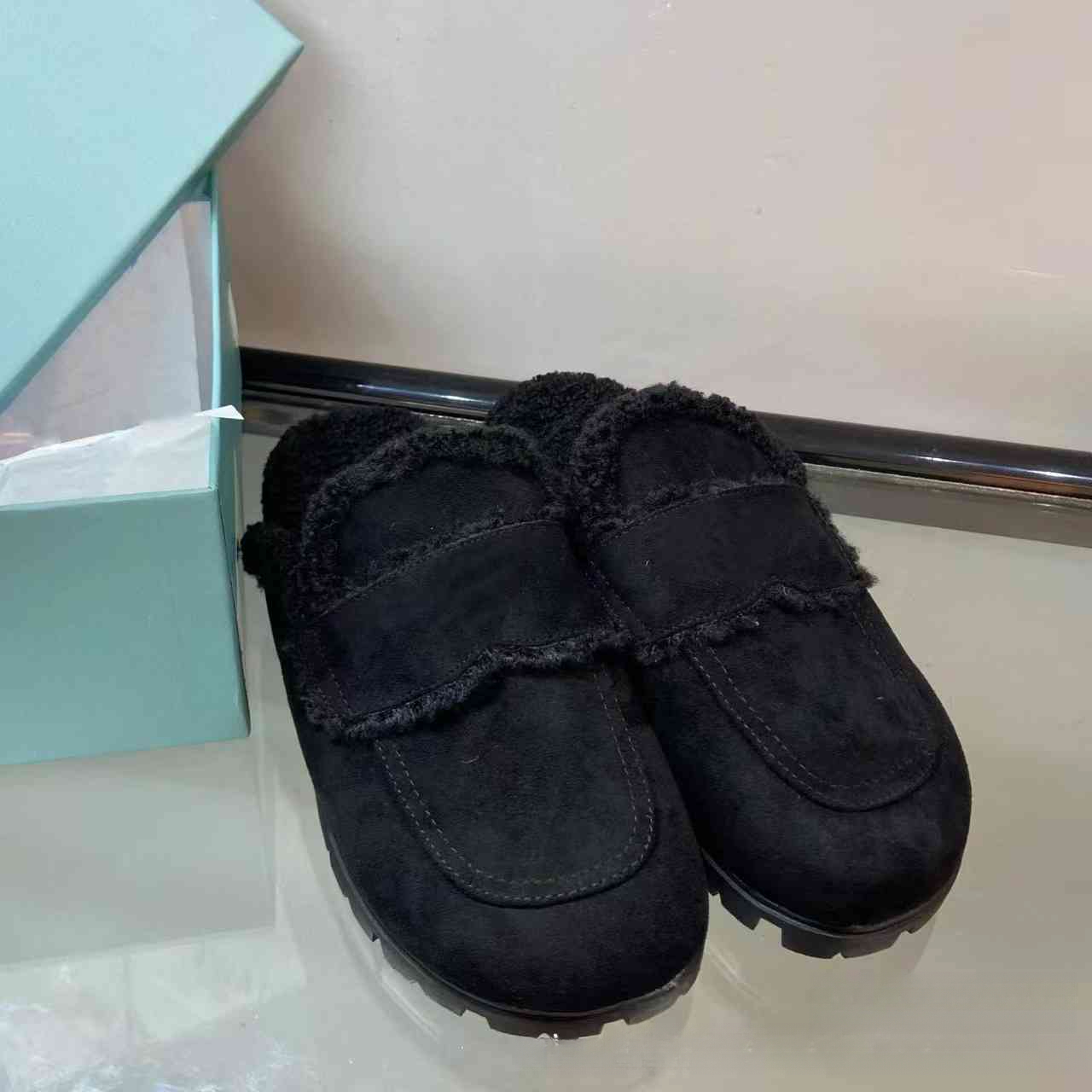 2025 Designer Shoes Casual Slippers Womens Woolly Slipper Fashion Brown Black Lady Rubber Fur Slides Warm Comfortable Sliders Mules Size 35-41