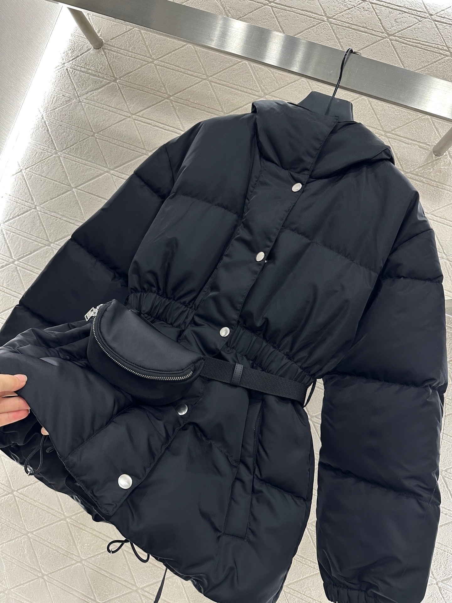 Chic Womens Insulated Parka with Fluffy Design