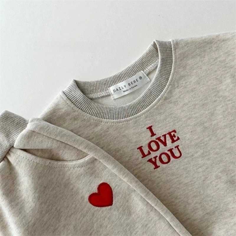 TZ2489 Korean Style Spring Autumn Childrens Clothing Set with Letter Heart Design Comfortable Sweatshirt And Sweatpants C250913
