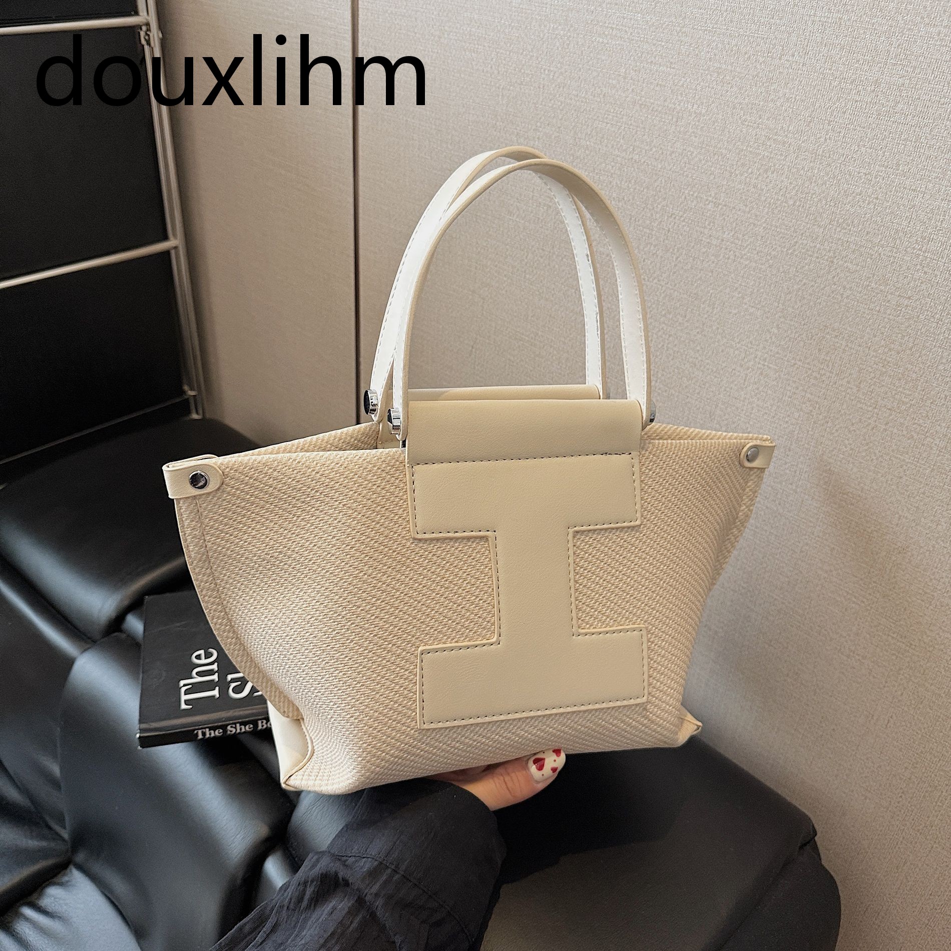 Free Shipping New Women Designer Handbag 2025 High-end Small Fragrance Style High-quality Shoulder Bag Crossbody Bag Outdoor Vacation Bag Dinner Dress