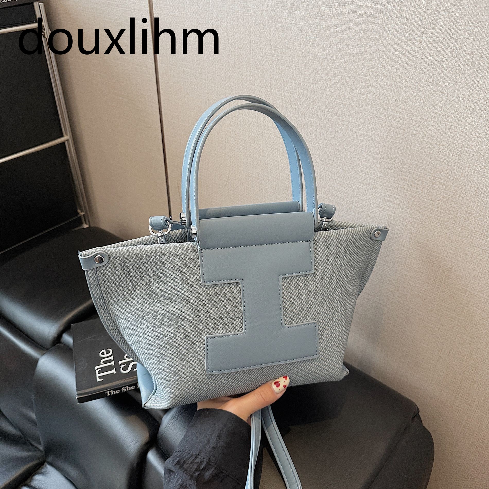 Free Shipping New Women Designer Handbag 2025 High-end Small Fragrance Style High-quality Shoulder Bag Crossbody Bag Outdoor Vacation Bag Dinner Dress