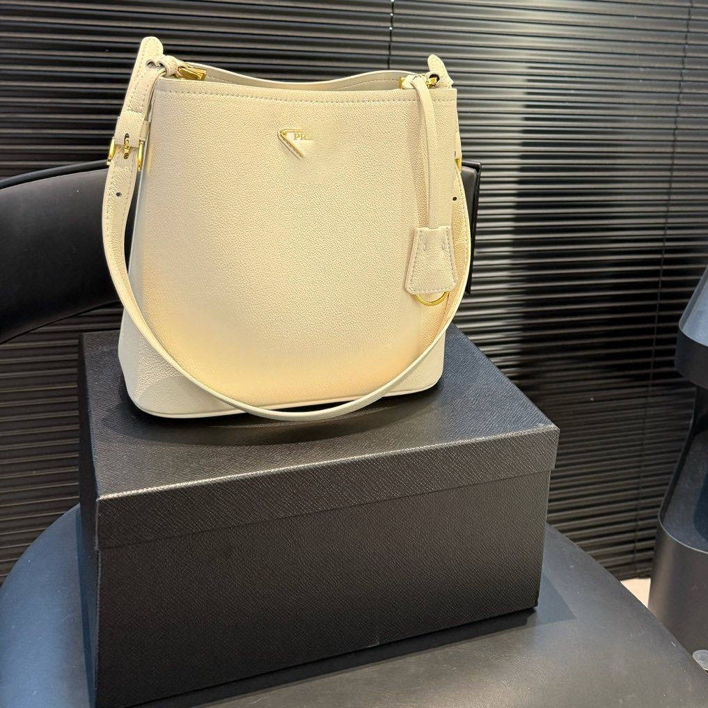 luxury high quality bucket vintage designer bag Patent Leather crossbody designer bag shoulder women bag luxury handbag purse crossbody Cosmetic Bags tote bag q7