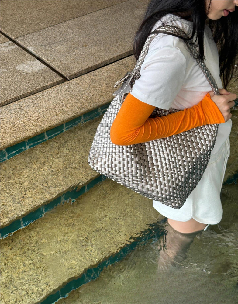 Free shipping autumn and winter series high-quality hand woven large capacity beach handbag high-end women's shoulder width handbag durable and t