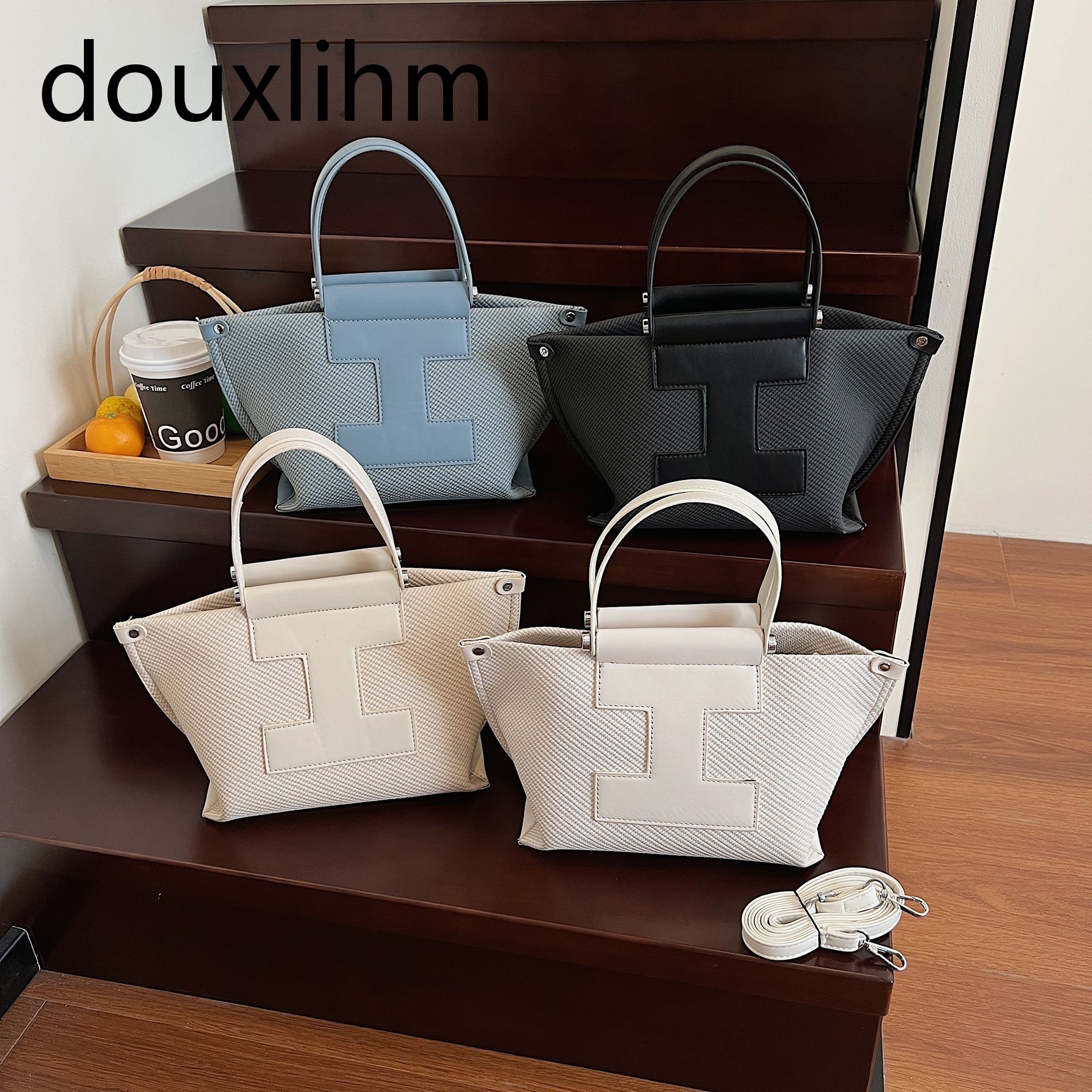 Free Shipping New Women Designer Handbag 2025 High-end Small Fragrance Style High-quality Shoulder Bag Crossbody Bag Outdoor Vacation Bag Dinner Dress