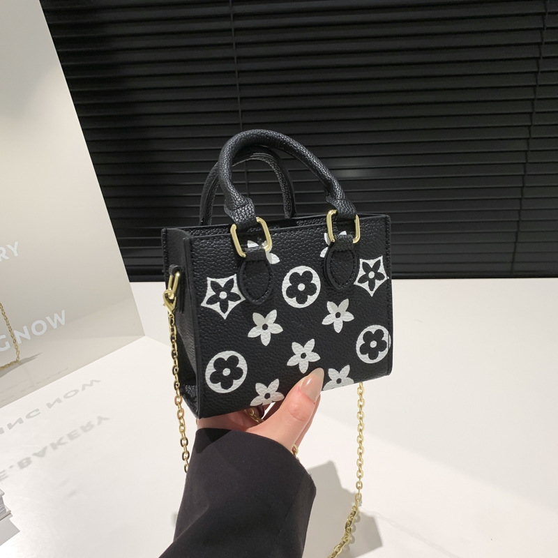 Designer Bags 2025 Spring/Summer New Small square Bag, Fashionable printed hand-held Ladies' bag, Stylish Star Chain bag free shipping